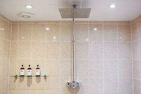 Kingston Country Courtyard