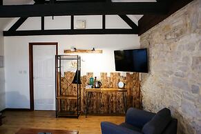 Kingston Country Courtyard