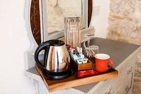 Kingston Country Courtyard