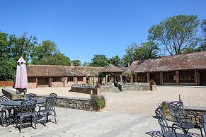 Kingston Country Courtyard