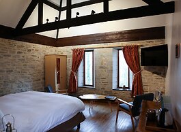 Kingston Country Courtyard