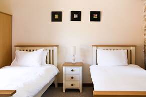 Kingston Country Courtyard