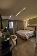 Expo Satelite 2750 Hotel & Suites