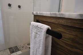 Expo Satelite 2750 Hotel & Suites