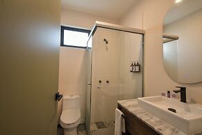 Expo Satelite 2750 Hotel & Suites