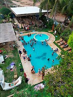 Straw Hat Surf Hostel