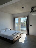 Straw Hat Surf Hostel