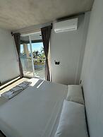 Straw Hat Surf Hostel