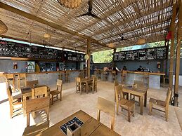 Straw Hat Surf Hostel