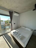 Straw Hat Surf Hostel