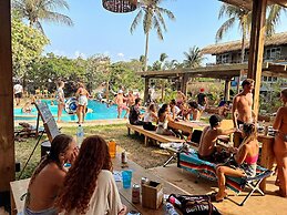 Straw Hat Surf Hostel