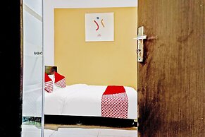 Super OYO 90692 Point Hostel