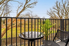 Ashview 2 - Heathrow - Thorpe Park - Free Parking