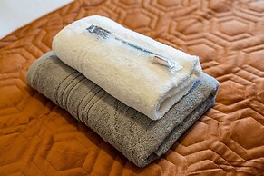 Ashview 2 - Heathrow - Thorpe Park - Free Parking