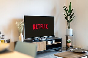 Ashview 2 - Heathrow - Thorpe Park - Free Parking