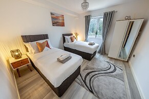 Ashview 2 - Heathrow - Thorpe Park - Free Parking