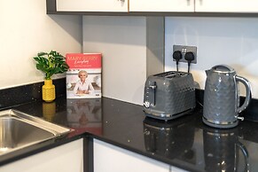 Ashview 2 - Heathrow - Thorpe Park - Free Parking