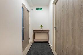 Ashview 2 - Heathrow - Thorpe Park - Free Parking