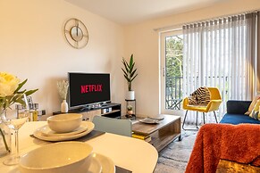 Ashview 2 - Heathrow - Thorpe Park - Free Parking