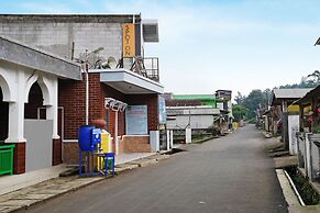 OYO Homes 91006 Eco Tourism Desa Cibodas Areng 5 Syariah