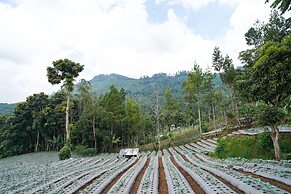 OYO Homes 91006 Eco Tourism Desa Cibodas Areng 5 Syariah