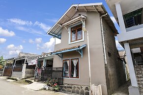 OYO Homes 91006 Eco Tourism Desa Cibodas Areng 5 Syariah