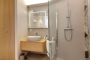 Central Berchet With Terrace and Private Entrance