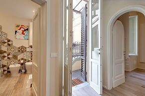 Central Berchet With Terrace and Private Entrance