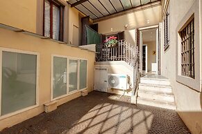 Central Berchet With Terrace and Private Entrance