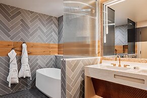 The Godfrey Detroit, Curio Collection By Hilton