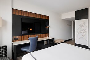 The Godfrey Detroit, Curio Collection By Hilton