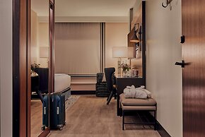 The Godfrey Detroit, Curio Collection By Hilton