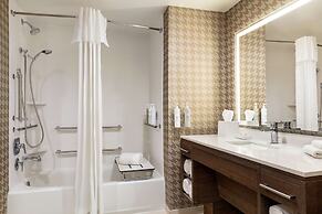Home2 Suites By Hilton Milwaukee West