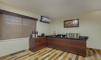 Treebo Marina Grand Railway station