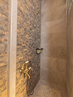 Kalista Superior Apartment by Airstay