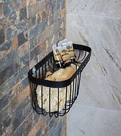 Kalista Superior Apartment by Airstay