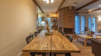 Kalista Superior Apartment by Airstay