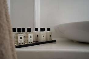 Madame Kalitsi-erato Room