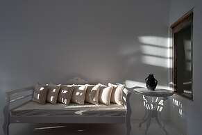 Madame Kalitsi-ariadni Apartment