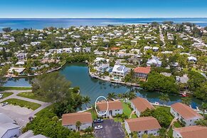 Coconut Bayou 2 Bedroom Home by RedAwning