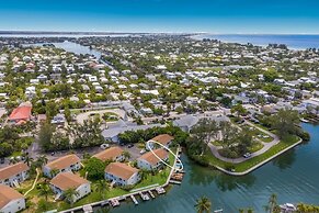 Coconut Bayou 2 Bedroom Home by RedAwning