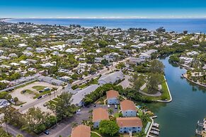 Coconut Bayou 2 Bedroom Home by RedAwning