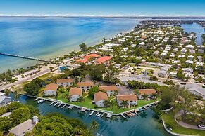 Coconut Bayou 2 Bedroom Home by RedAwning