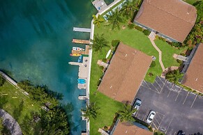 Coconut Bayou 2 Bedroom Home by RedAwning