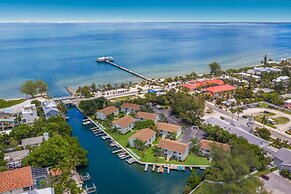 Coconut Bayou 2 Bedroom Home by RedAwning