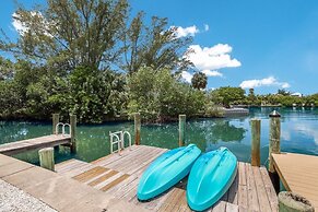 Coconut Bayou 2 Bedroom Home by RedAwning