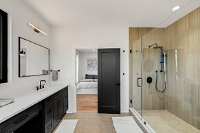 Modern! New! Built! Duplex! For Families! In Clt! 3 Bedroom Duplex by 