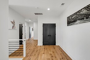 Modern! New! Built! Duplex! For Families! In Clt! 3 Bedroom Duplex by 