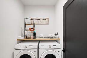 Modern! New! Built! Duplex! For Families! In Clt! 3 Bedroom Duplex by 