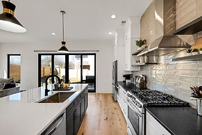 Modern! New! Built! Duplex! For Families! In Clt! 3 Bedroom Duplex by 